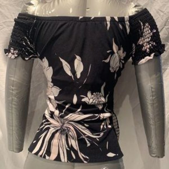 Like NEW🌺Made in🇨🇦FL Off Shoulders Shirred Top - Picture 6 of 17